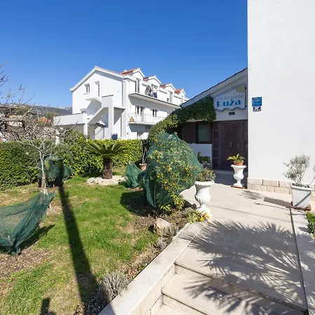 Apartment Awesome In Kastel Stafilic Kastela
